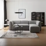 Nowoczesny salon z szarą kanapą modułową. Inspiracje dla miłośników minimalizmu i komfortu.