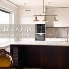 Elegancka otwarta kuchnia z półwyspem, z ciemnym fornirem i marmurowym blatem, idealna do spotkań towarzyskich.