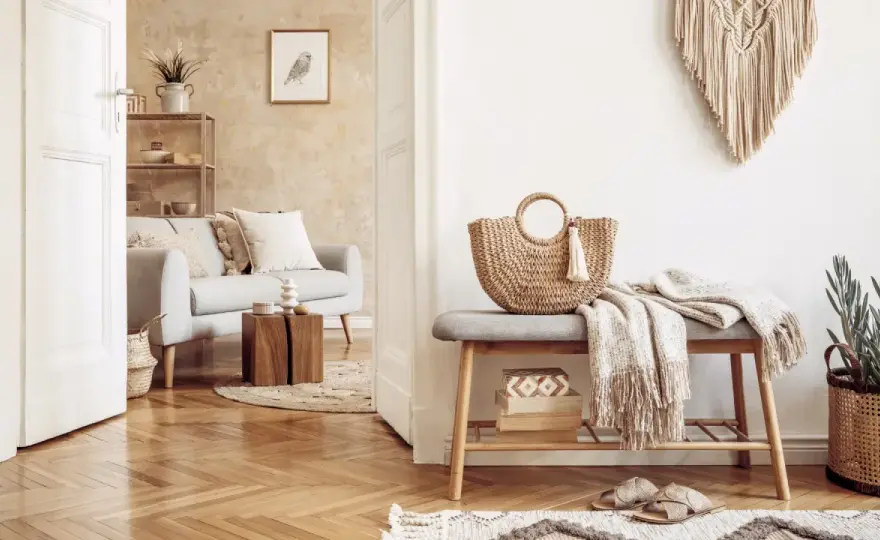 Salon w stylu boho bez chaosu - kolory, meble i dodatki